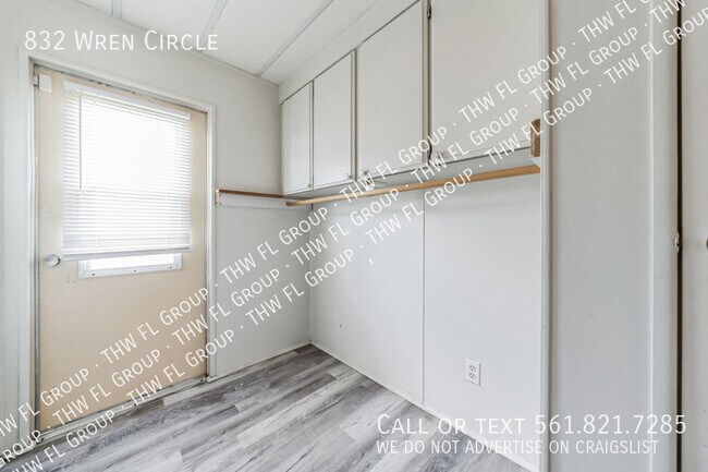 Building Photo - 832 Wren Cir