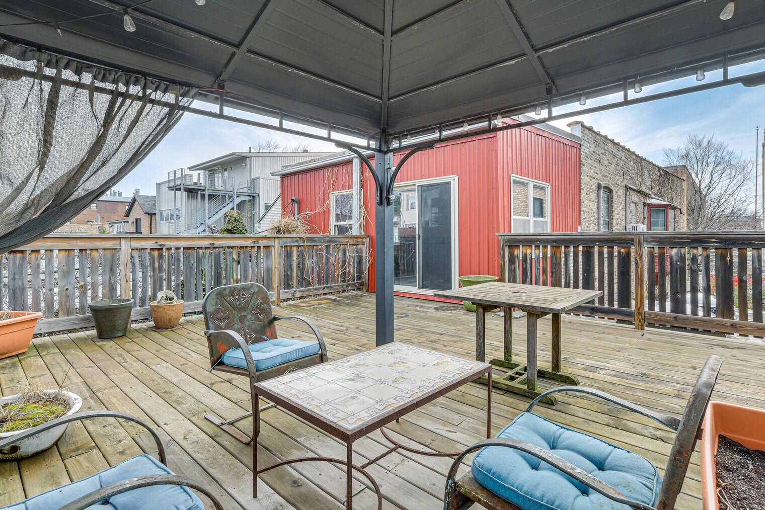 Building Photo - 2021 W Dickens Ave