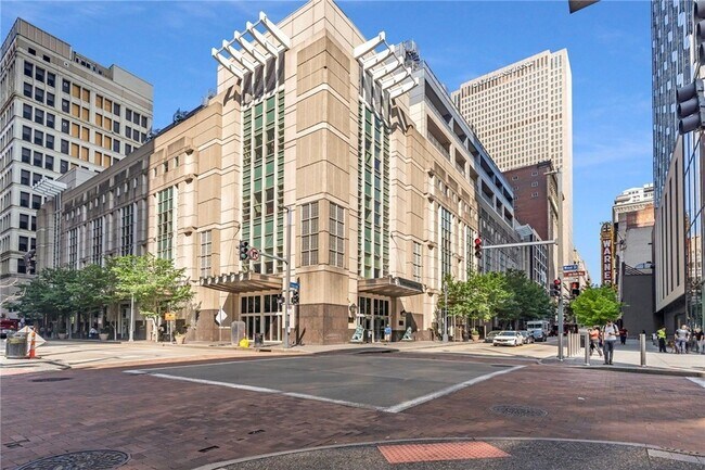 Primary Photo - 301 Fifth Ave