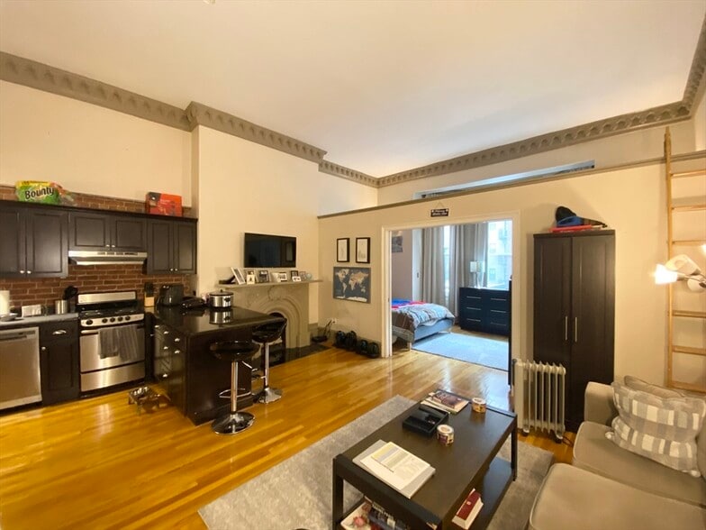 Building Photo - 103 Beacon St