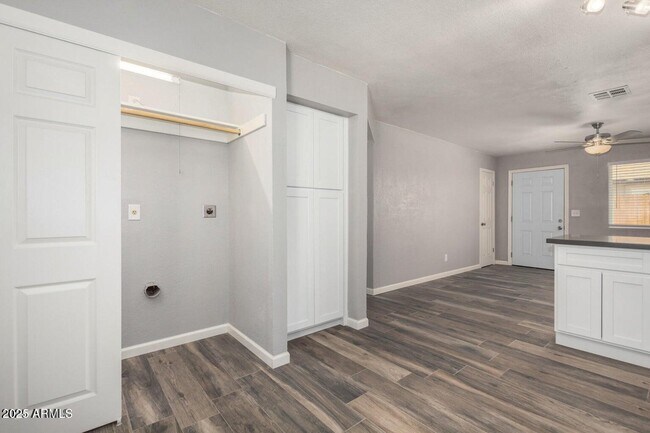 Building Photo - 502 S Crismon Rd