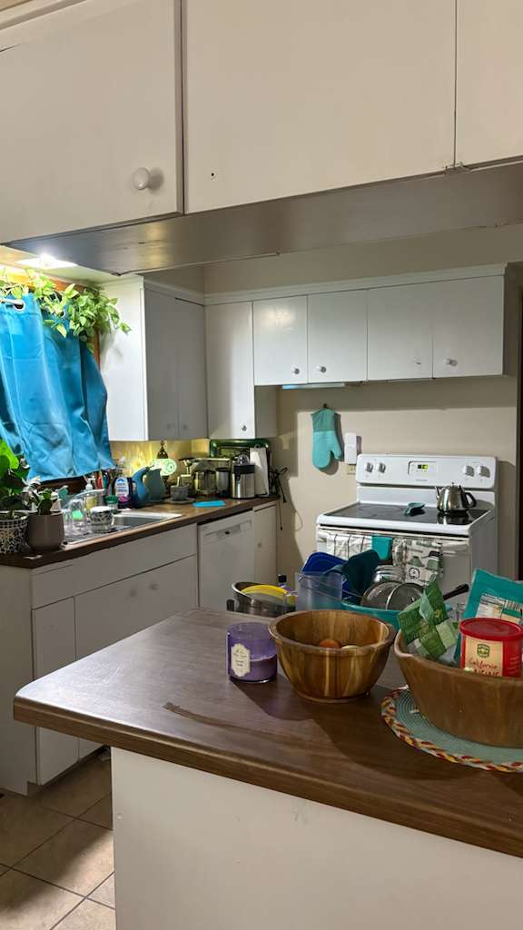 Building Photo - 1320 Main St