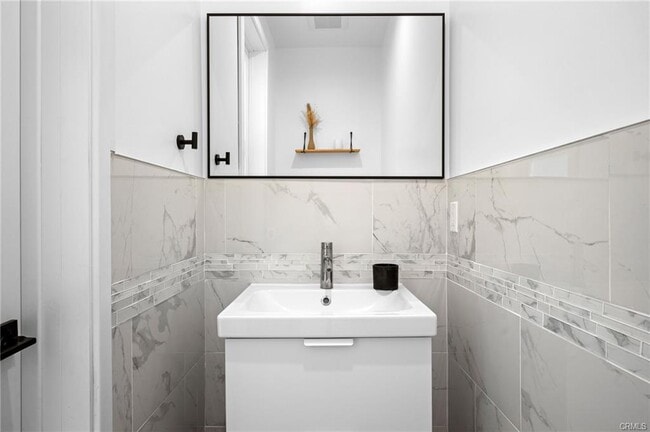 Building Photo - 9462 Odessa Ave