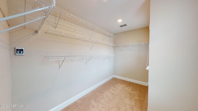 Building Photo - 201 Silver Creek Pl