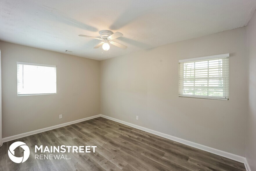 Building Photo - 8143 Huntington Dr