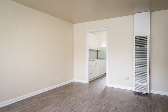 Building Photo - Clinton Court