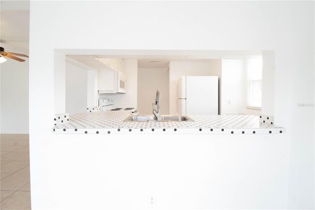 Building Photo - 275 Mango Dr