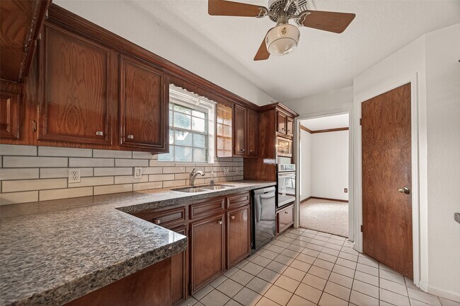 Building Photo - 12835 Woodlite Ln