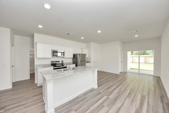 Building Photo - 31035 Gayle Prairie Oaks St