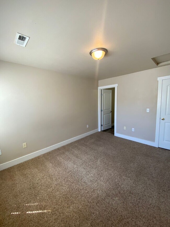 Building Photo - 9993 W Rosecroft Ct