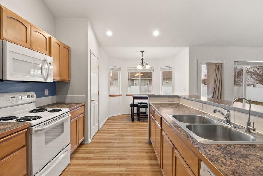 Building Photo - 5957 N Saint Croix Dr