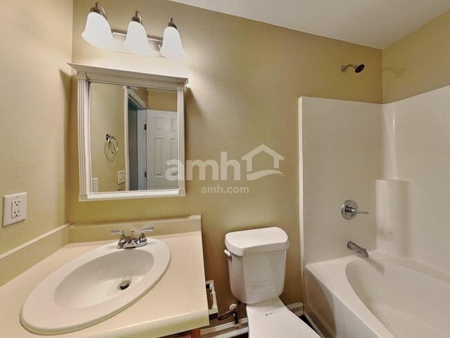 Building Photo - 224 N Fuquay Springs Ave