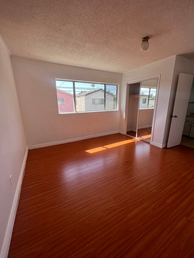 Building Photo - Two-story duplex unit