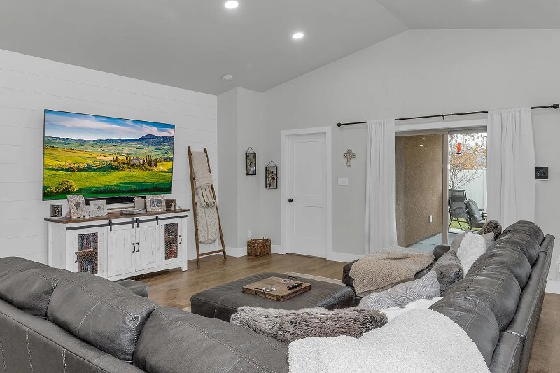 Building Photo - 205 Kelso Mesa Dr