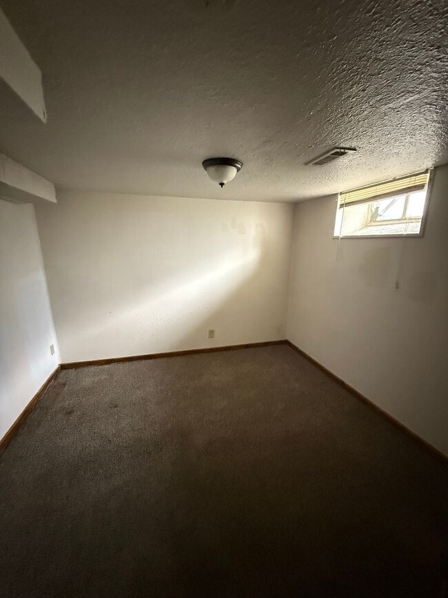 Building Photo - 227 W 14th St