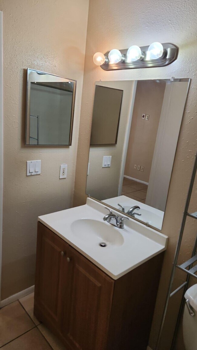 Building Photo - 8636 Mallard Reserve Dr