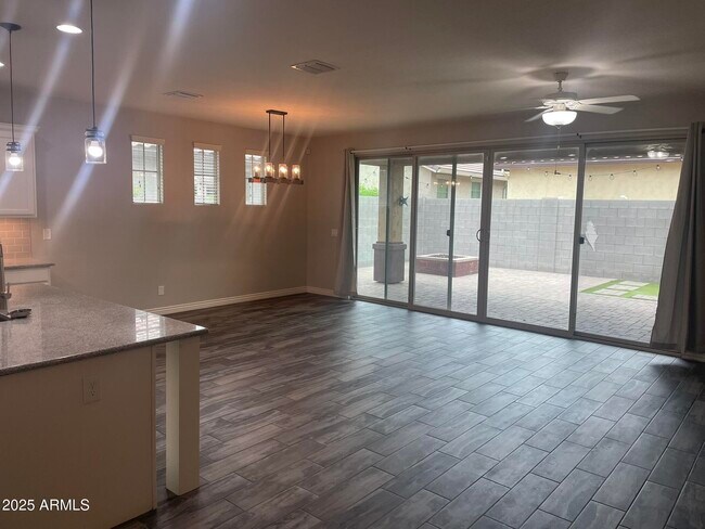 Building Photo - 3890 E Perkinsville St
