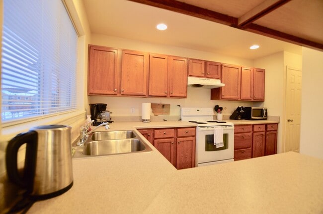 Building Photo - 1094 Longbow Ln