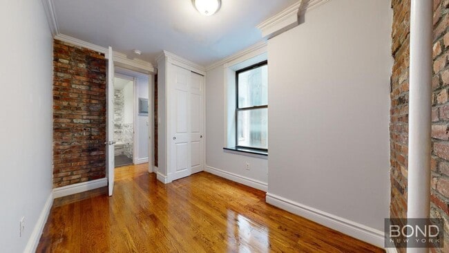 Building Photo - 432 E 13th St