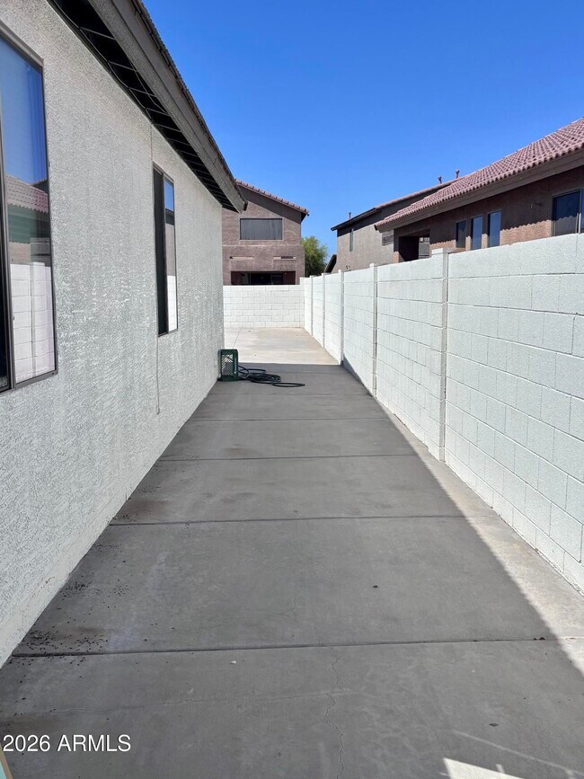 Building Photo - 5606 W St Anne Ave