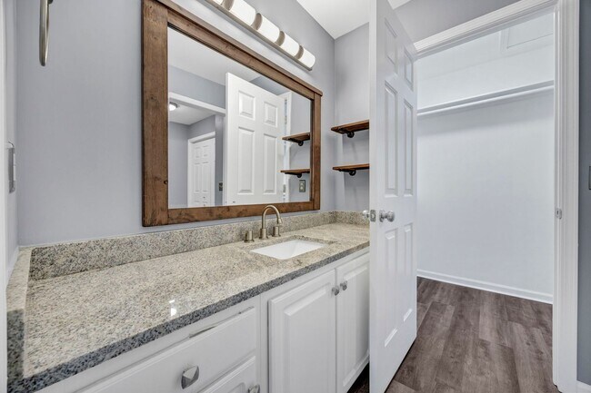 Building Photo - BEAUTIFULLY RENOVATED TWO BEDROOM IN CHAPIN