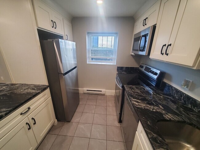 Building Photo - 24 Colgate Rd