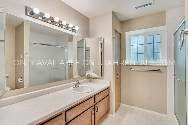 Building Photo - 7755 S Briarsprings Dr