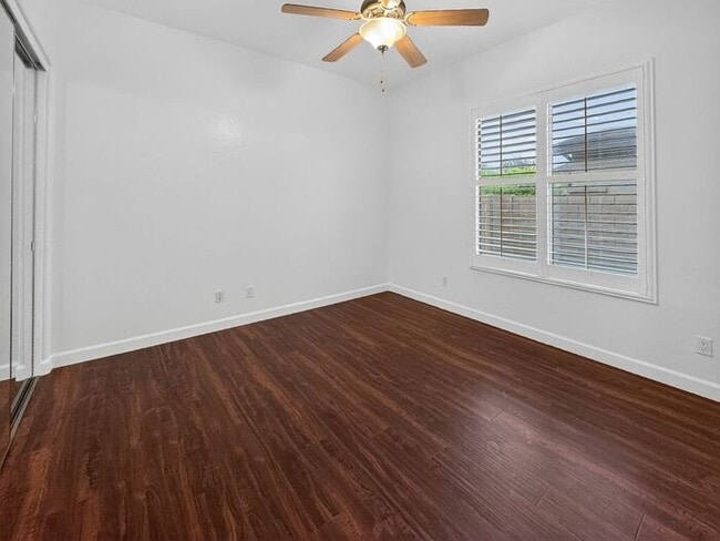 Building Photo - Spacious 3 car garage home at Paseo Trail!