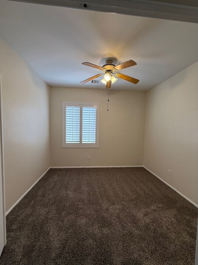 Building Photo - Gated Northshore Community Single Story Three Bedroom plus Den