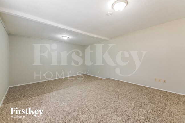 Building Photo - 2029 Willow Ln