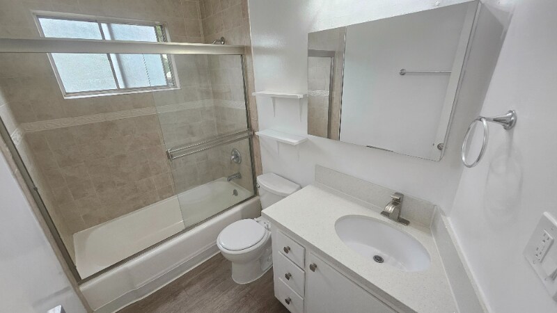 Building Photo - 545 Hayworth Ave