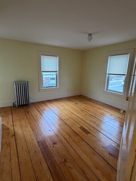 Building Photo - 103 Main St