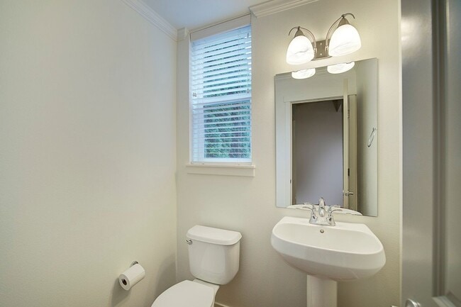 Building Photo - 3Bd/2.5Ba Issaquah Home
