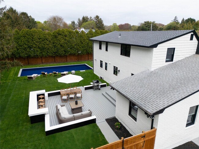 Building Photo - 17 Underhill Dr