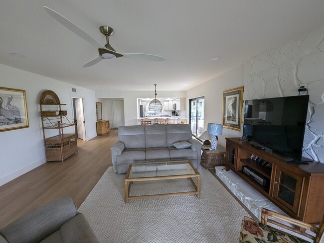 Building Photo - 404 Clubhouse Cir