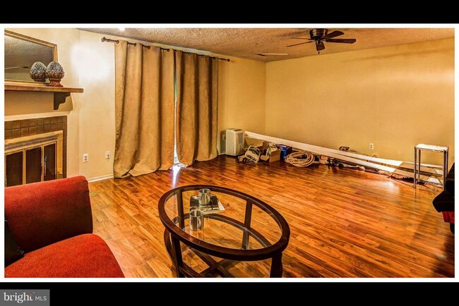 Building Photo - 26 Spring Glen Ct