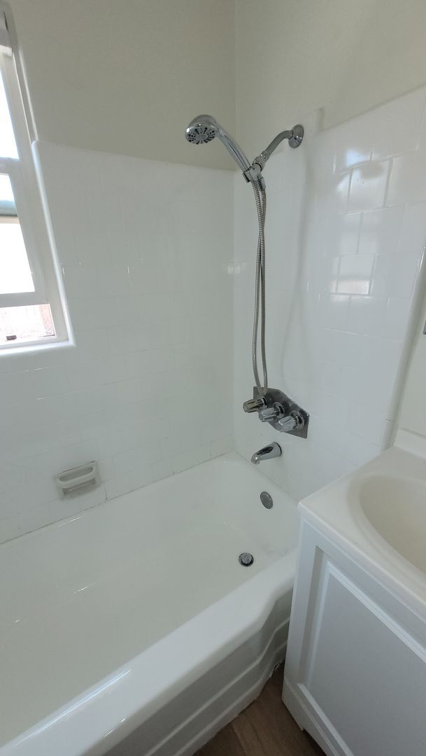 Building Photo - Newly Renovated Home