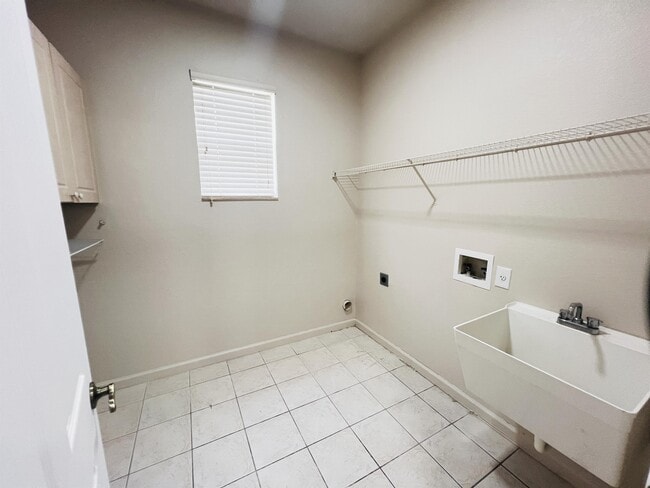 Building Photo - 2831 Paige Dr