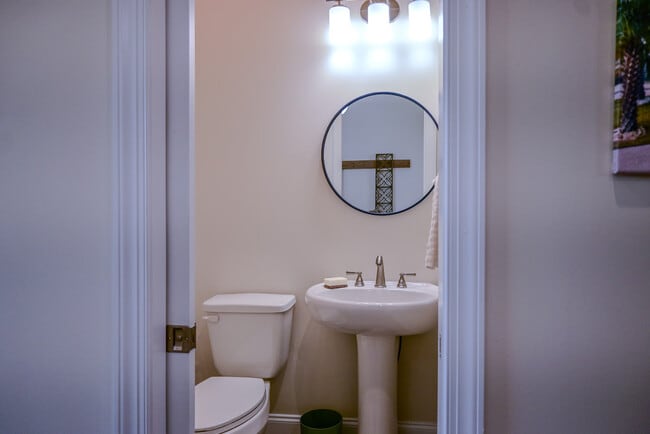 Building Photo - 1013 Marsh Vw Dr