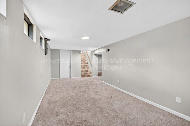 Building Photo - 10216 Royal Dr