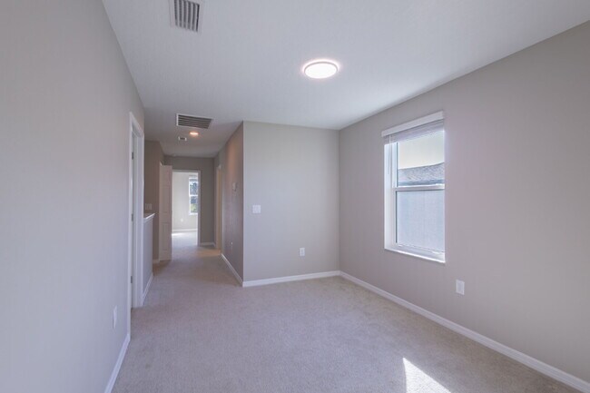 Building Photo - Gorgeous 3-Bed/2.5-Bath Townhome in Treves...