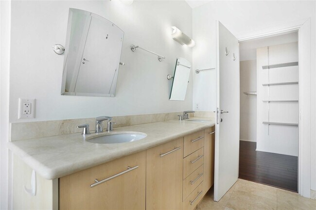 Building Photo - 741 NE 4th Ave