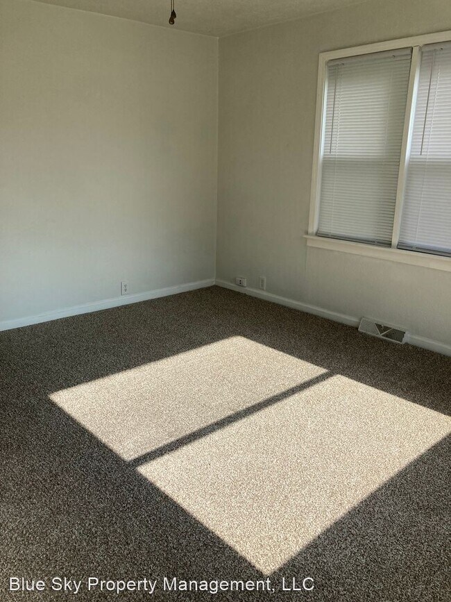 Building Photo - 2 br, 1 bath House - 1202 S May Ave