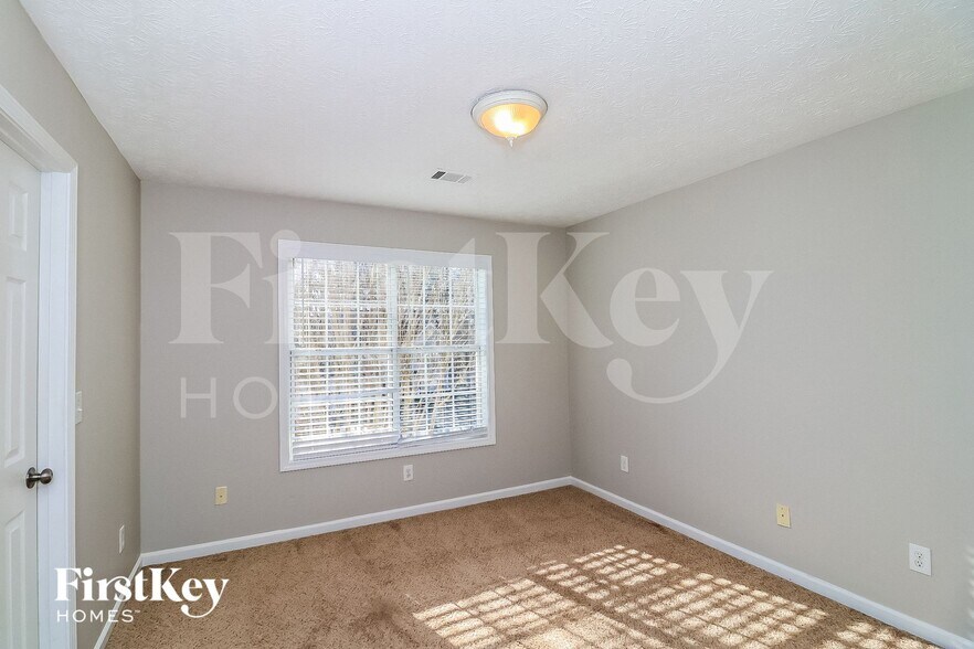 Building Photo - 640 Alcovy Springs Dr SE