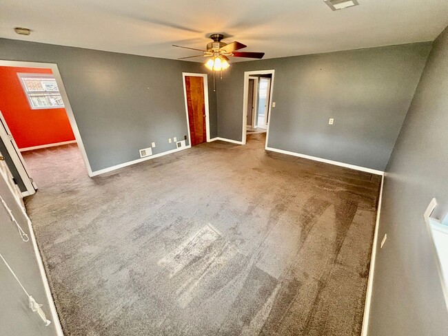 Building Photo - Move-In Ready! Your Dream Home Awaits!