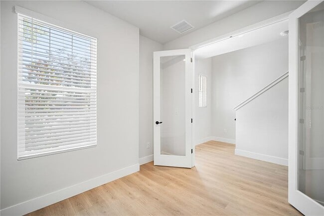 Building Photo - 406 N Westland Ave