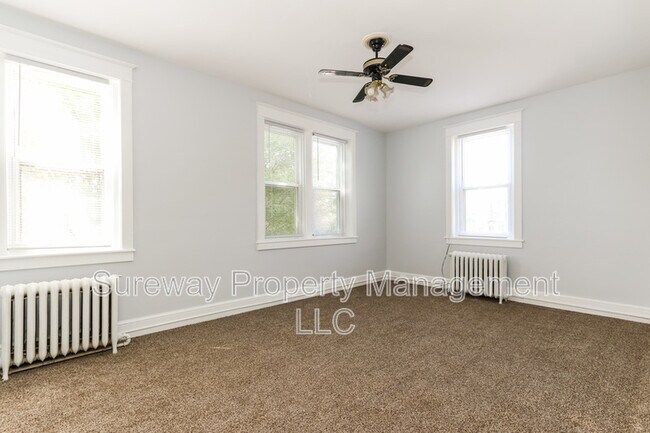 Building Photo - 139 E Plumstead Ave