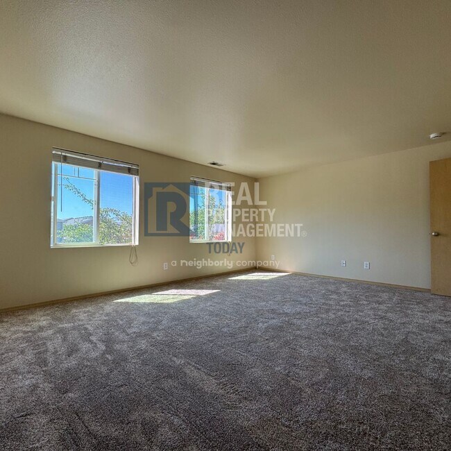 Building Photo - Great 3 Bedroom with 2 Car Garage + Fenced...