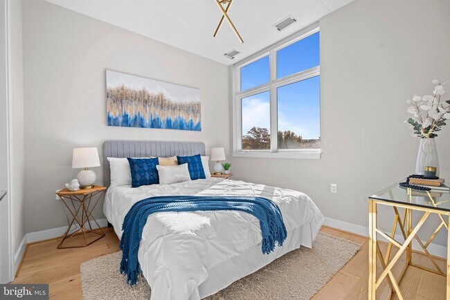 Building Photo - 646 H St NE