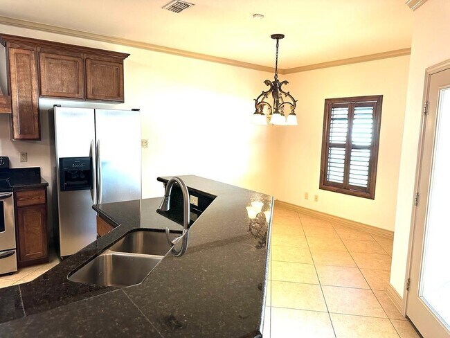 Building Photo - 2610 Vineyard Loop